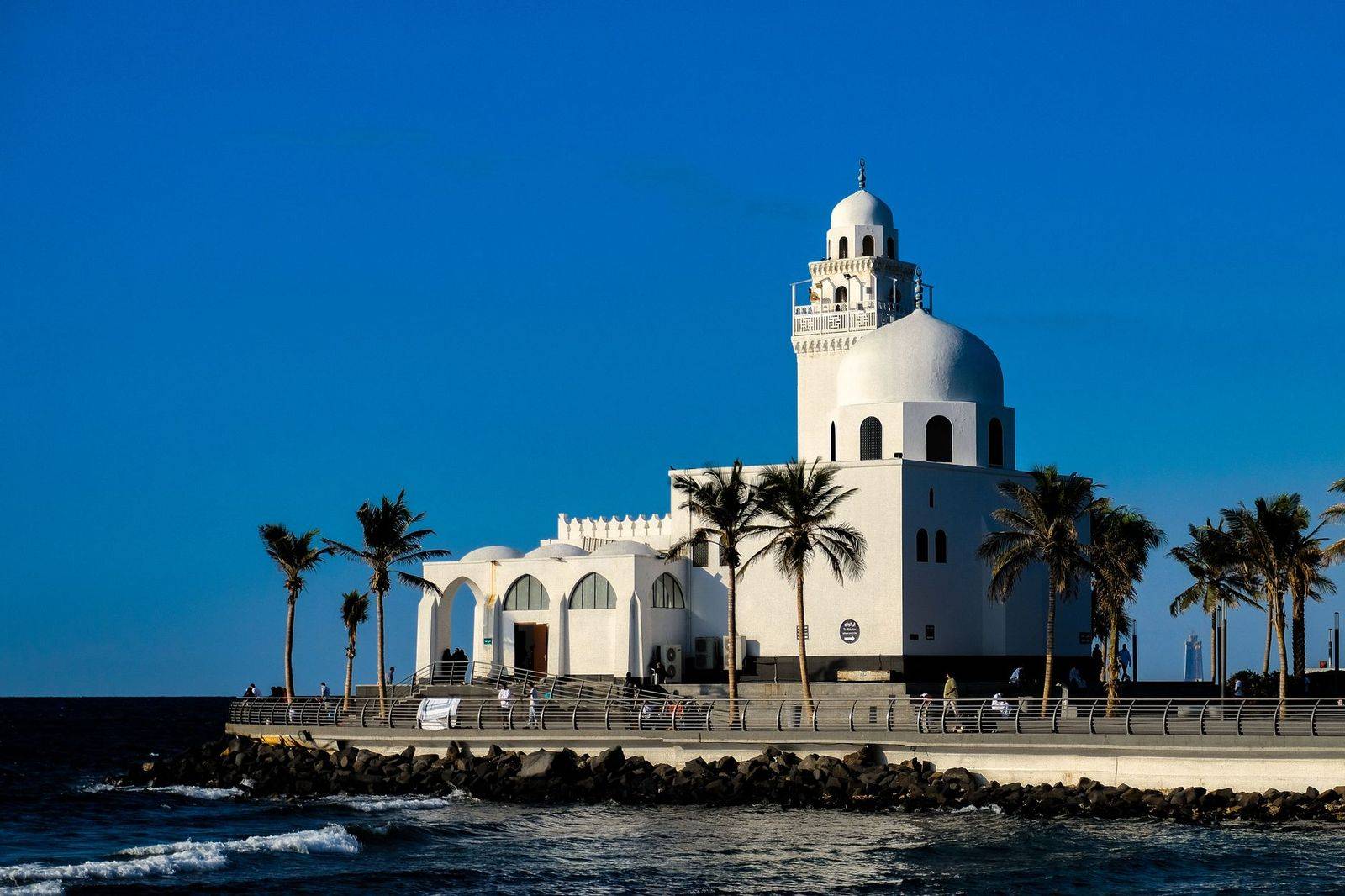 مسجد الرحمة العائم في جدة